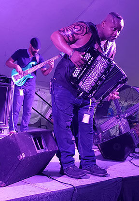HEADLINER